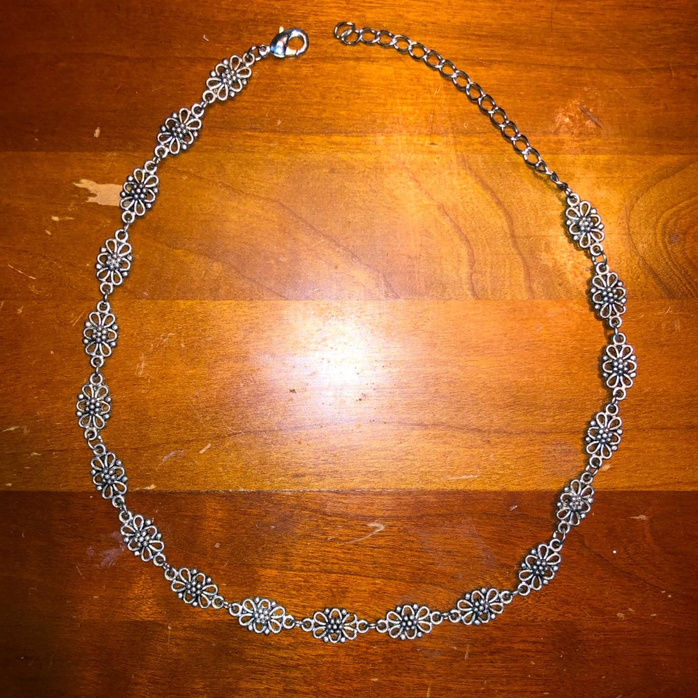 Silver choker flower necklace💐